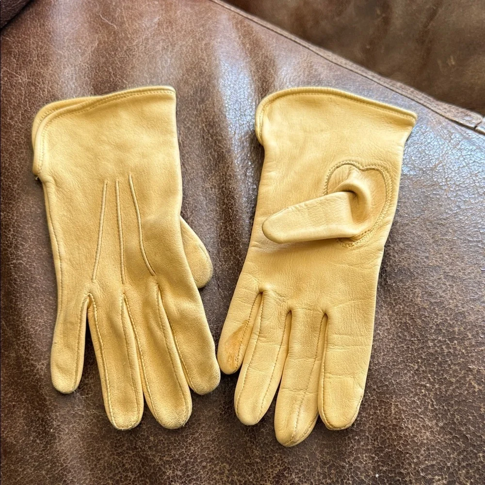 Elegant Yellow Leather Gloves vintage size 7